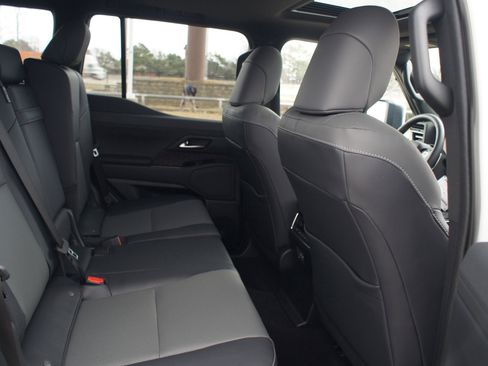 Used 2026 Lexus GX 550 w/ Cold Area Package image 22