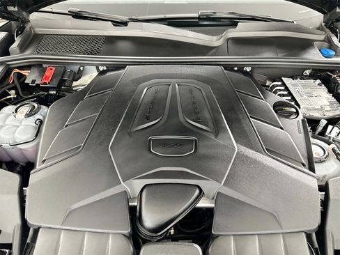 Certified 2025 Porsche Cayenne S image 37