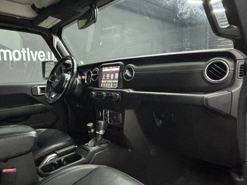 Used 2019 Jeep Wrangler Unlimited Sahara AWD/4WD image 36