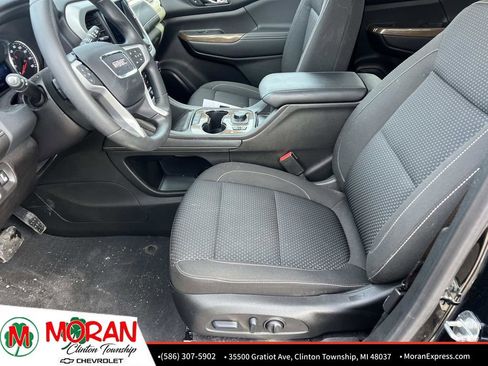 Certified 2023 GMC Acadia SLE w/ Driver Convenience Package image 16