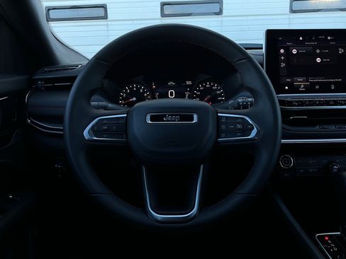 Used 2025 Jeep Compass Trailhawk image 34