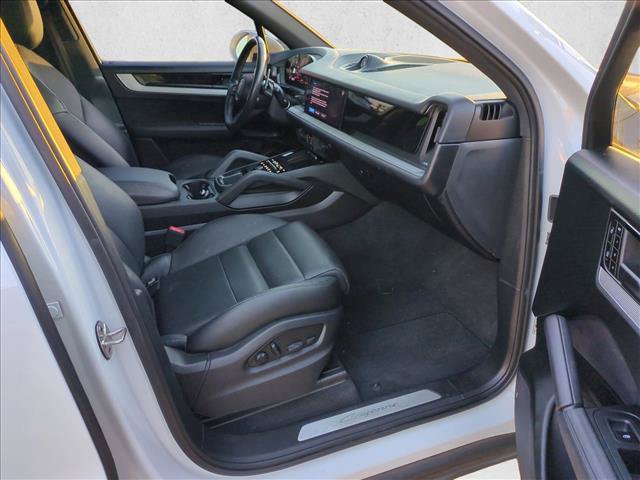 Used 2024 Porsche Cayenne AWD/4WD image 22