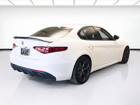 Used 2017 Alfa Romeo Giulia Ti w/ TI 19" Sport Package image 4