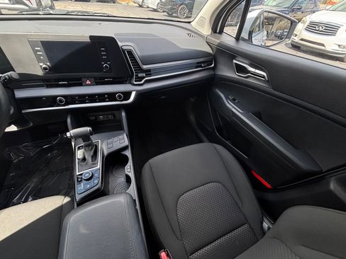 Used 2025 Kia Sportage LX image 35