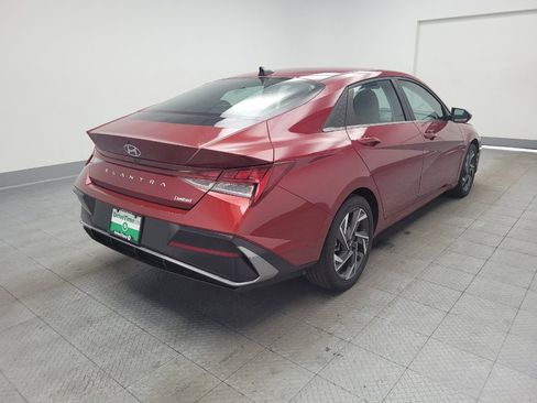 Used 2025 Hyundai Elantra Limited FWD image 9