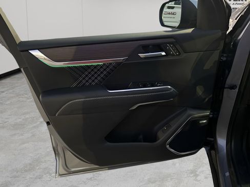 New 2026 GMC Acadia Denali w/ Super Cruise Package image 25