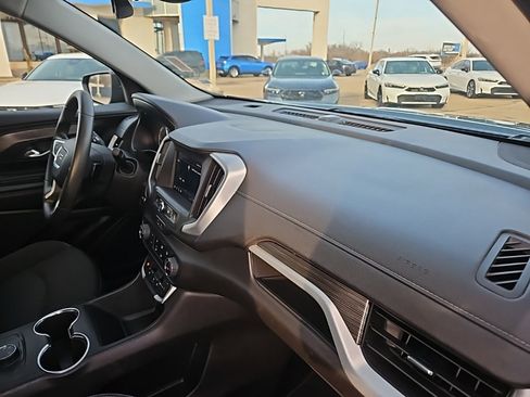 Used 2024 GMC Terrain SLE image 33