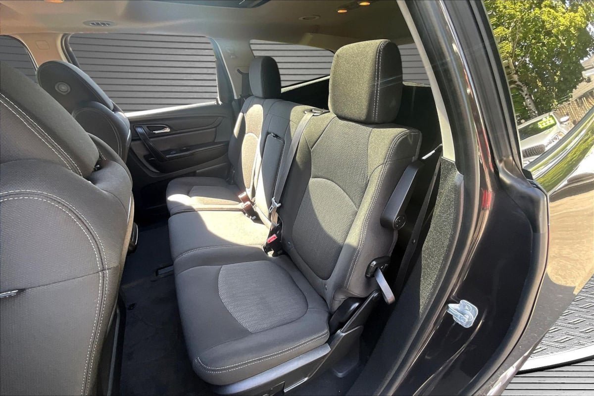 Used 2017 Chevrolet Traverse LT w/ Style and Technology Package AWD/4WD image 22