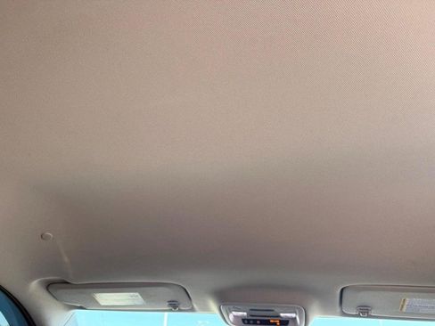 Used 2019 Chevrolet Traverse LT image 16