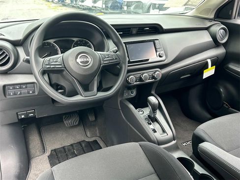 New 2025 Nissan Kicks Play S image 2