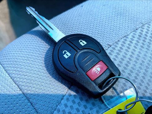 Used 2015 Nissan Rogue S image 15