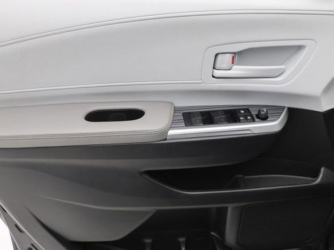 Used 2025 Toyota Sienna LE image 14