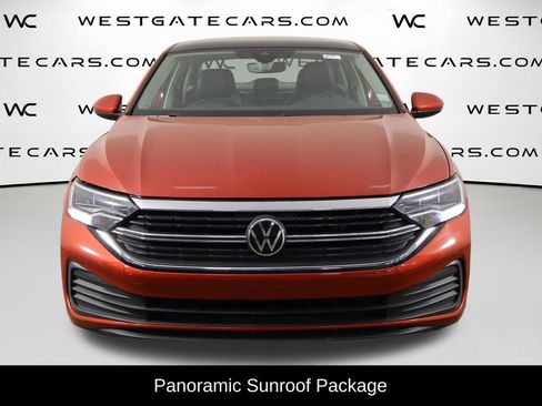 Used 2023 Volkswagen Jetta SE w/ Panoramic Sunroof Package image 2