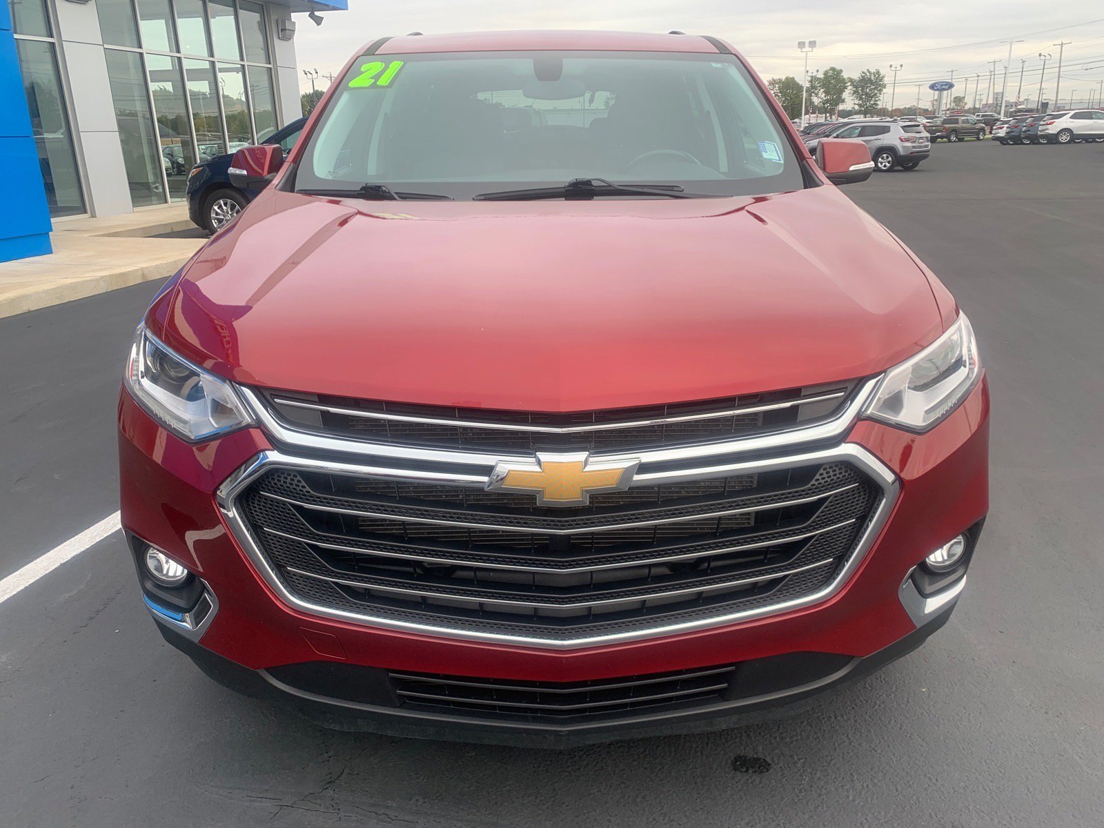 Used 2021 Chevrolet Traverse LT FWD image 2