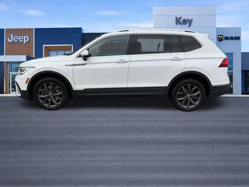 Used 2022 Volkswagen Tiguan SE image 3
