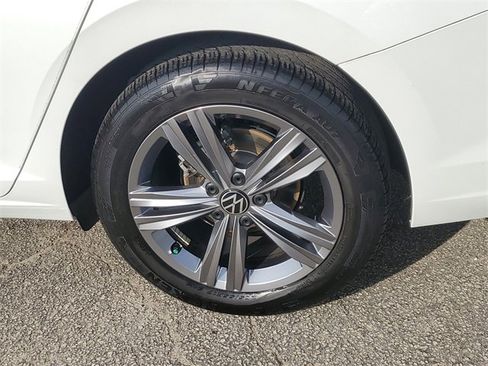 Certified 2023 Volkswagen Jetta SE image 7