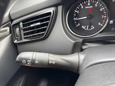 Used 2022 Nissan Rogue Sport SV image 21