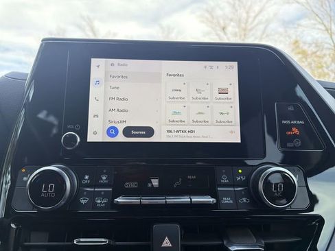 Used 2023 Toyota Highlander XLE image 16