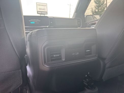 Used 2024 Chevrolet Silverado 1500 LT image 14