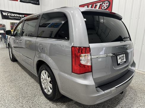 Used 2014 Chrysler Town & Country Touring image 24