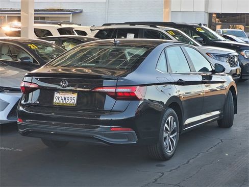 Used 2024 Volkswagen Jetta S image 4