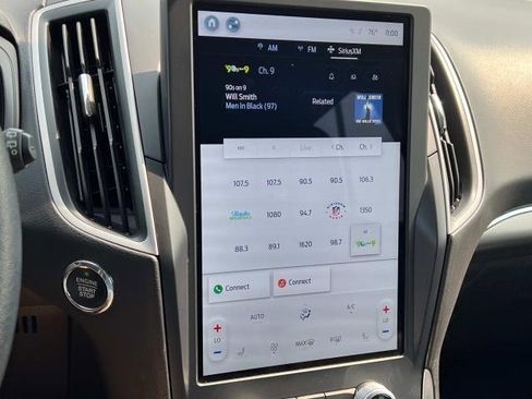 Used 2022 Ford Edge SEL image 16