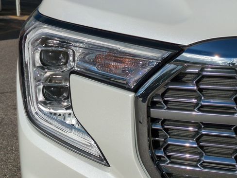 Used 2024 GMC Terrain Denali w/ Denali Premium Package image 10