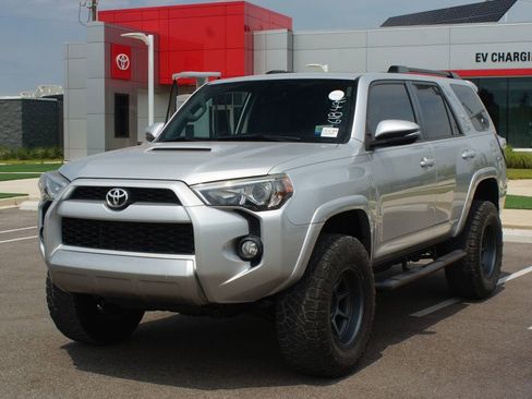 Used 2019 Toyota 4Runner TRD Off-Road Premium AWD/4WD image 24