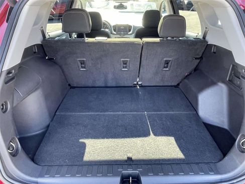 Used 2022 GMC Terrain SLE w/ Driver Convenience Package image 10