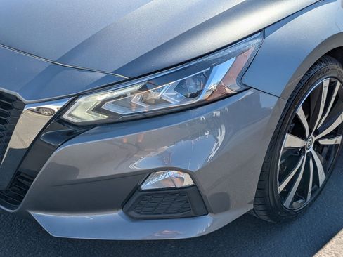 Used 2022 Nissan Altima 2.5 SR FWD image 12