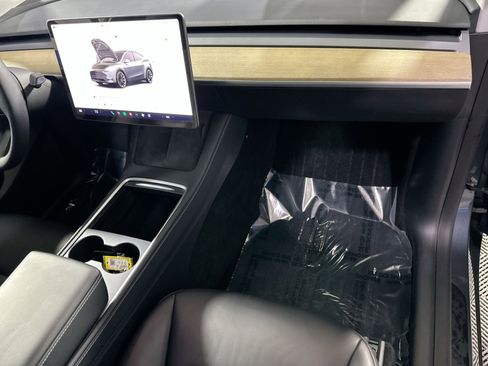 Used 2023 Tesla Model Y Long Range image 30