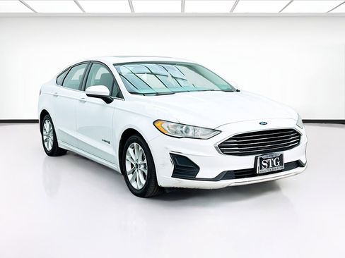Used 2019 Ford Fusion SE image 3