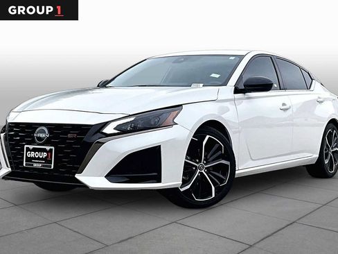 Certified 2024 Nissan Altima 2.5 SR w/ SR Premium Package FWD image 1