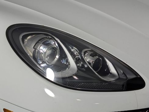 Used 2018 Porsche Macan image 15