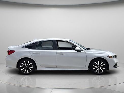 Used 2023 Honda Civic EX image 3