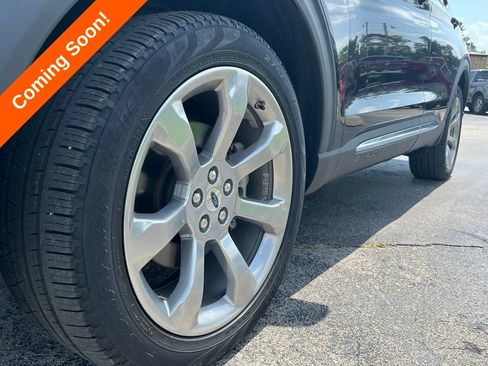 Used 2020 Ford Explorer Platinum w/ Premium Technology Package AWD/4WD image 17