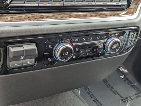 Used 2025 GMC Sierra 1500 Elevation image 12