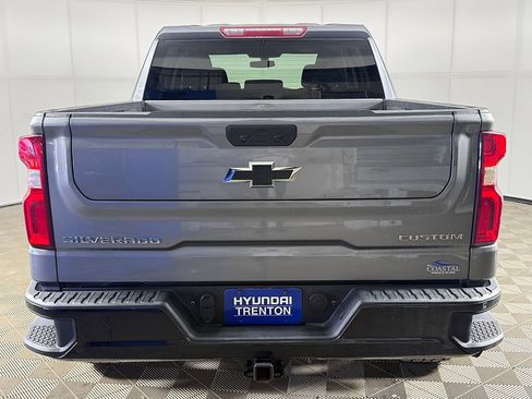 Used 2022 Chevrolet Silverado 1500 Custom Trail Boss AWD/4WD image 9