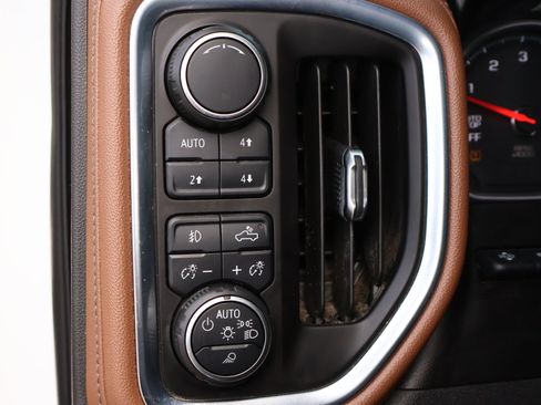 Used 2019 Chevrolet Silverado 1500 High Country w/ Technology Package image 13