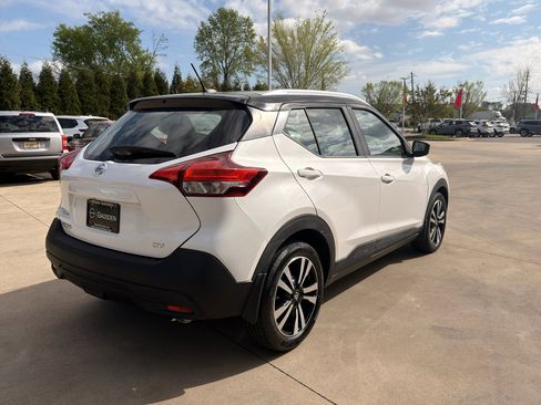Used 2019 Nissan Kicks SV image 3