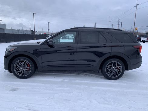 Used 2025 Ford Explorer ST image 6