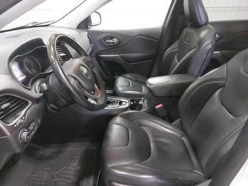 Used 2019 Jeep Cherokee Overland w/ Technology Group image 14