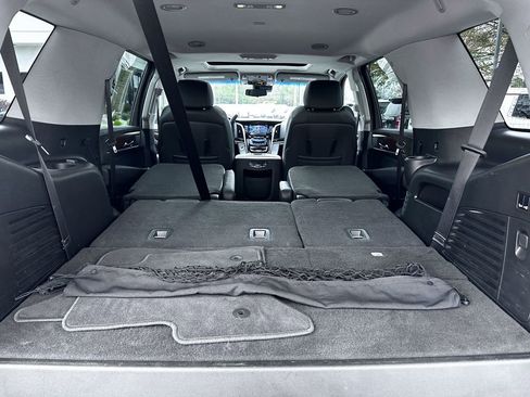Used 2020 Cadillac Escalade Luxury image 32