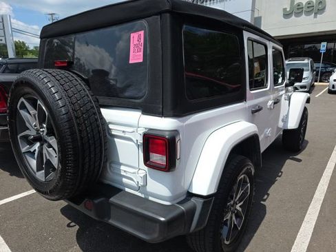 Used 2024 Jeep Wrangler Unlimited w/ Convenience Group AWD/4WD image 8