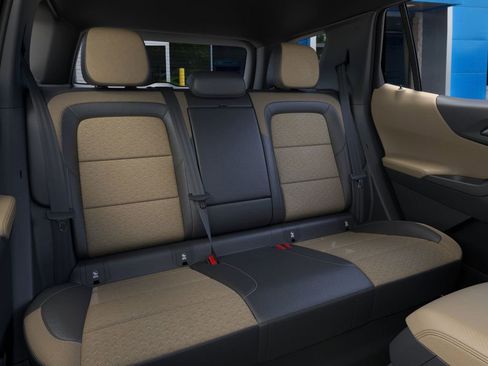 New 2026 Chevrolet Equinox ACTIV w/ Convenience Package III image 17