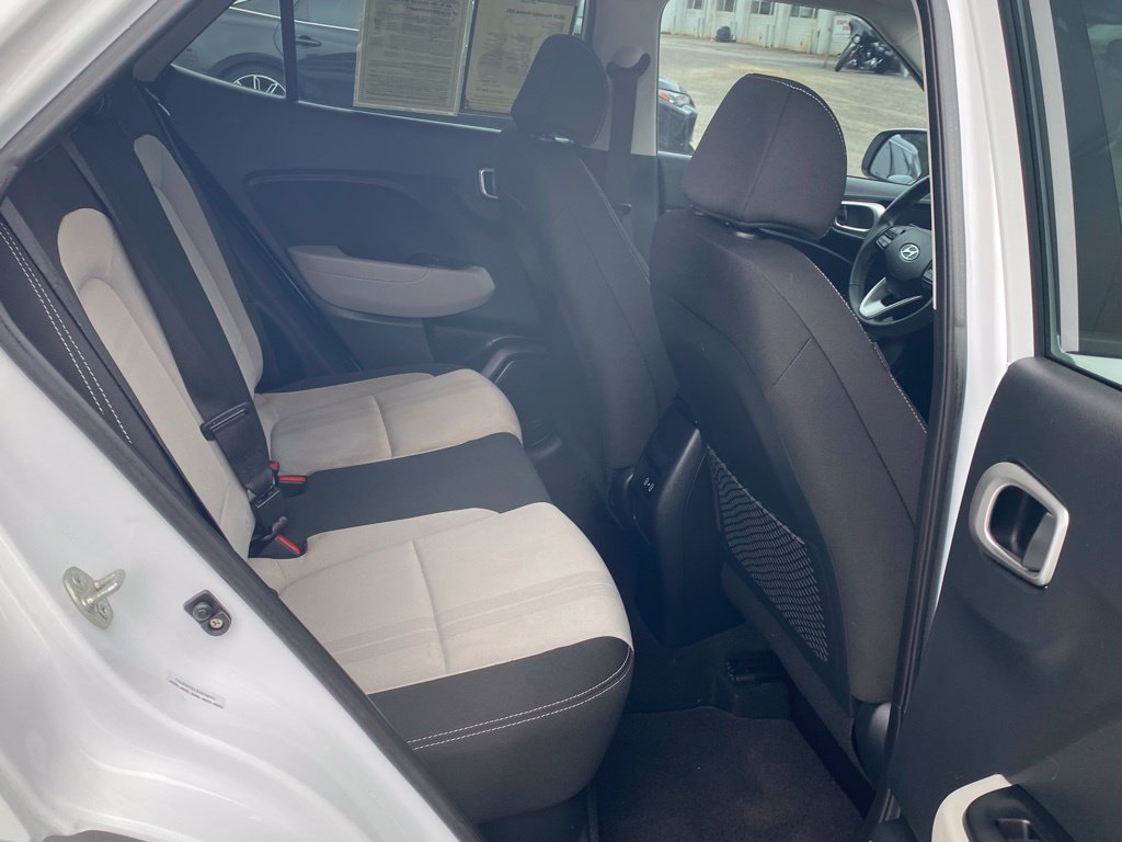 Used 2025 Hyundai Venue SEL FWD image 15