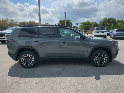 New 2026 Jeep Cherokee Laredo image 4