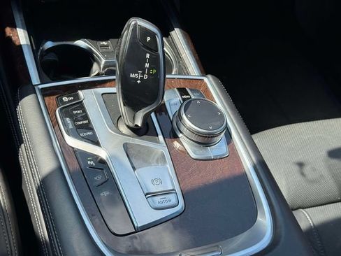 Used 2021 BMW 750i xDrive w/ M Sport Package AWD/4WD image 37