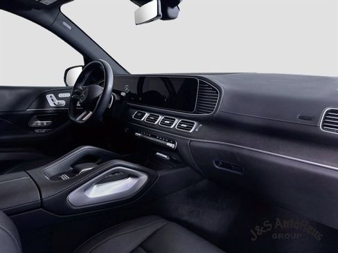 Used 2025 Mercedes-Benz GLS 450 4MATIC w/ AMG Line Exterior image 38