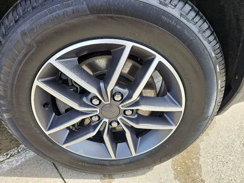 Used 2021 Jeep Grand Cherokee Limited AWD/4WD image 2